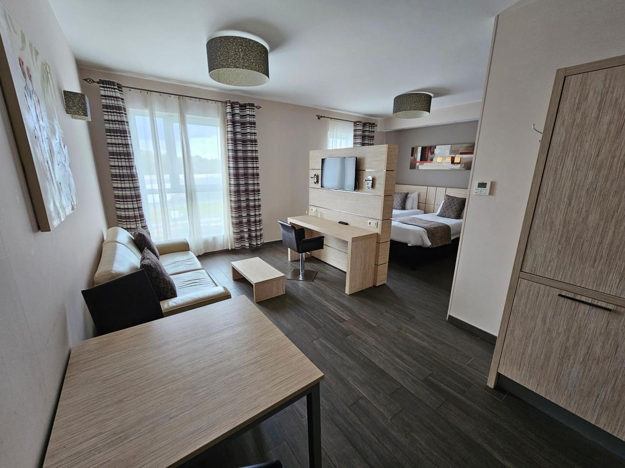 Hotel Ibis Styles Charleroi Airport Aero 44 Exteriér fotografie
