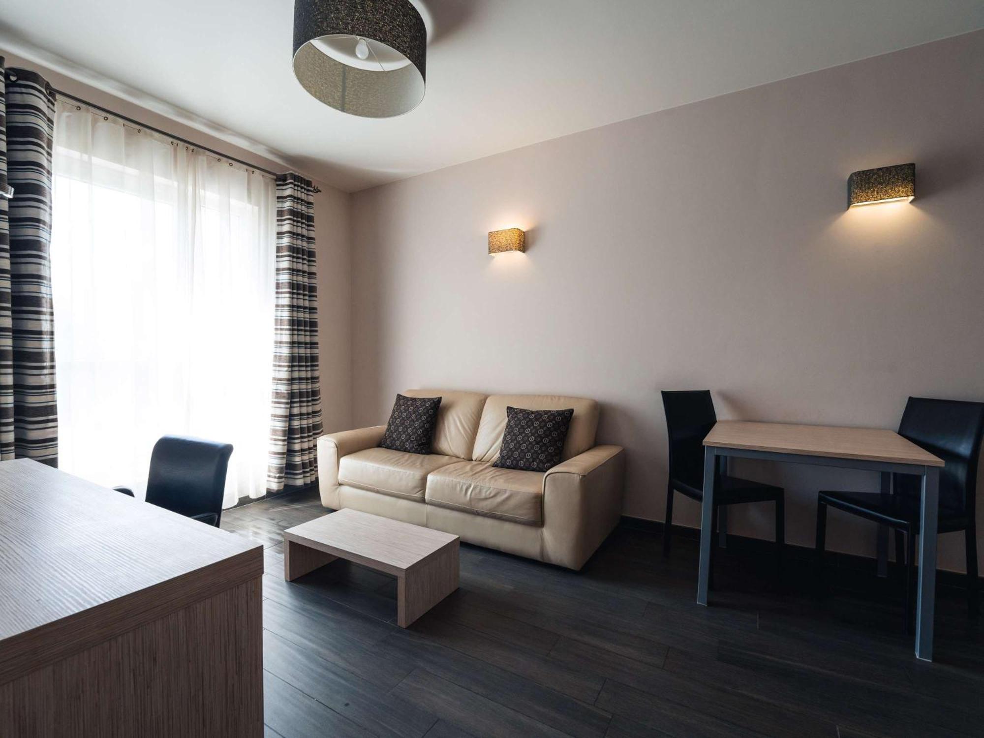 Hotel Ibis Styles Charleroi Airport Aero 44 Exteriér fotografie